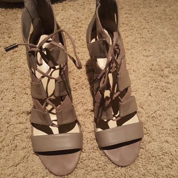 Heels - Picture 3 of 3